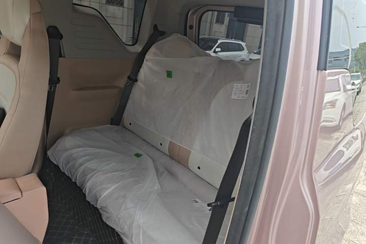 Used Geely Galaxy Panda 2023 Panda Mini 200km Endurance Bear Left Rear Seat