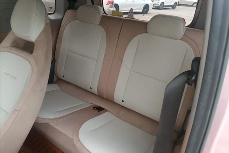 Used Geely Galaxy Panda 2023 Panda Mini 200km Little Yellow Duck Limited Edition — Happy as Can Be Left Rear Seat