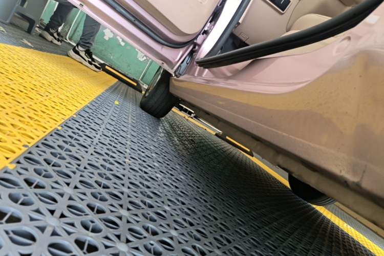 Used Geely Galaxy Panda 2023 Panda Mini 200km Endurance Bear Left Side Sill