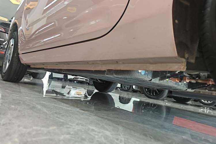 Used Geely Galaxy Panda 2023 Panda Mini 200km Endurance Bear Left Side Sill