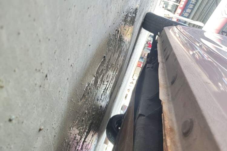 Used Geely Galaxy Panda 2023 Panda Mini 200km "Lucky Duck" Limited Edition – Lucky You! Left Side Sill