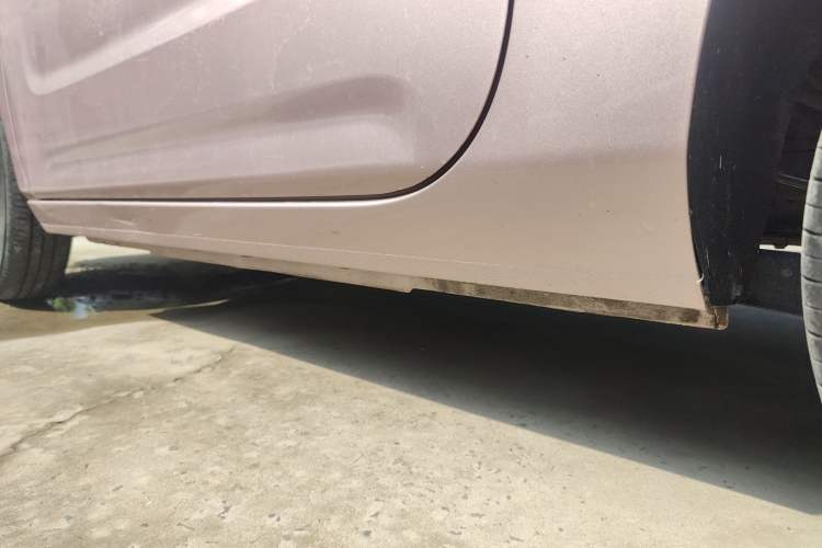 Used Geely Galaxy Panda 2023 Panda Mini 200km Endurance Bear Left Side Sill