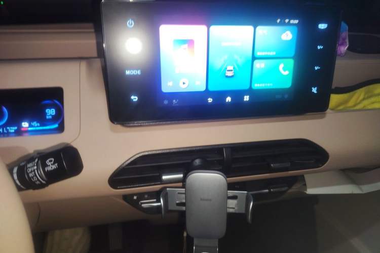 Used Geely Galaxy Panda 2023 Panda Mini 200km Endurance Bear Audio And AC Panel