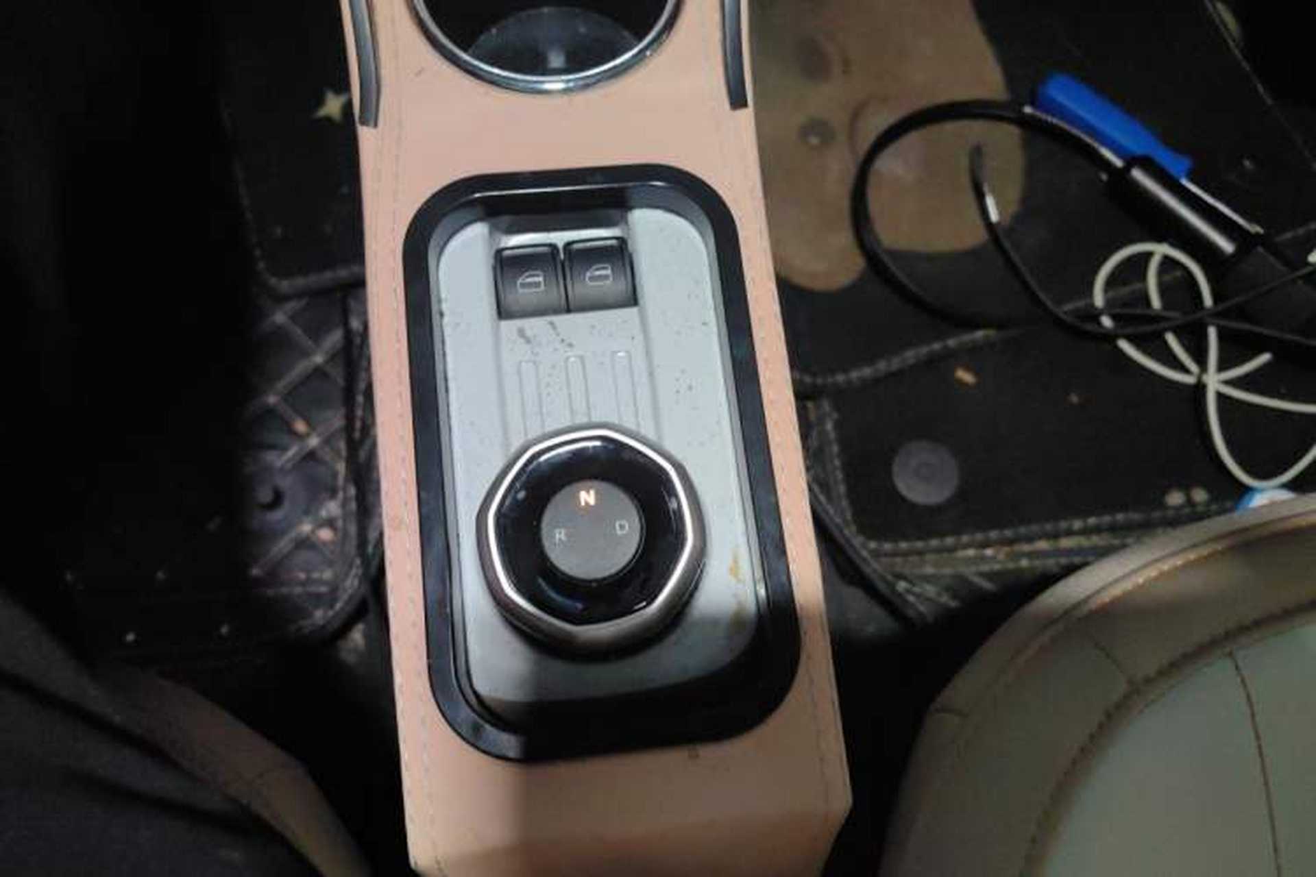 Used Geely Galaxy Panda 2023 Panda Mini 200km Endurance Bear Gear Lever