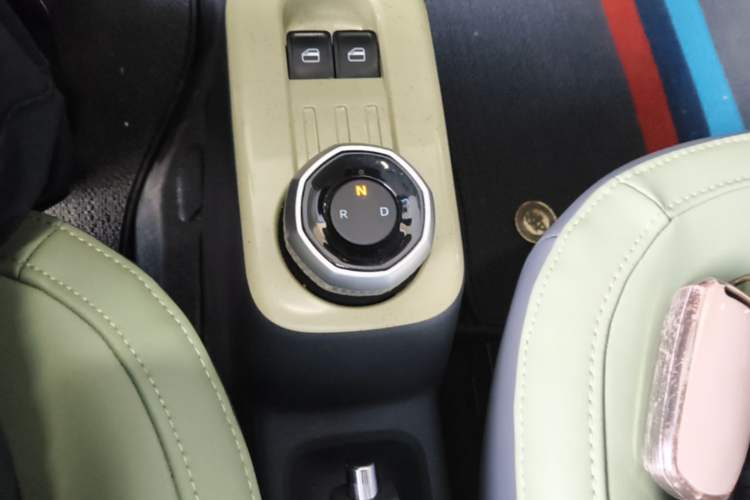 Used Geely Galaxy Panda 2023 Panda Mini New Year Edition Treasure Bear Gear Lever