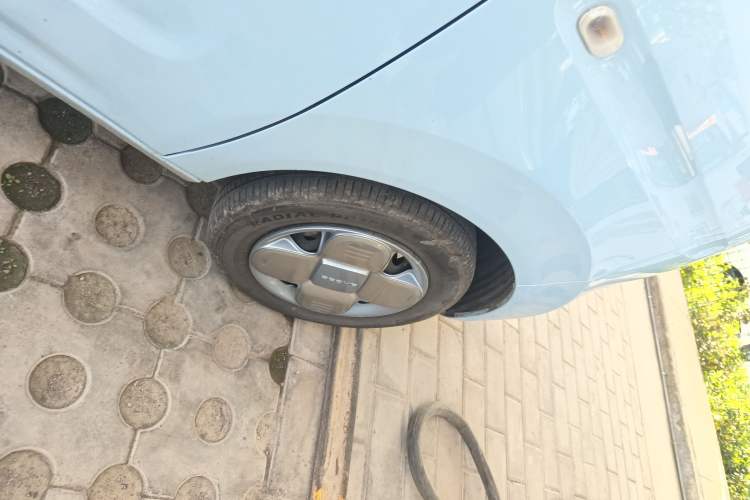 Used Geely Galaxy Panda 2023 Panda Mini 200km Endurance Bear Right Front Wheel Hub