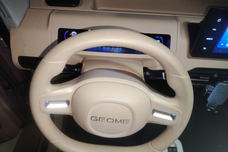 Used Geely Galaxy Panda 2023 Panda Mini 200km Endurance Bear Steering Wheel