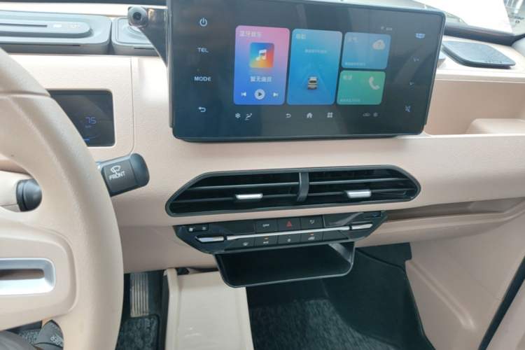 Used Geely Galaxy Panda 2023 Panda Mini 200km Endurance Bear Audio And AC Panel