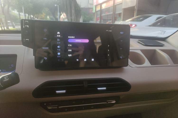 Used Geely Galaxy Panda 2023 Panda Mini 200km Endurance Bear Audio And AC Panel
