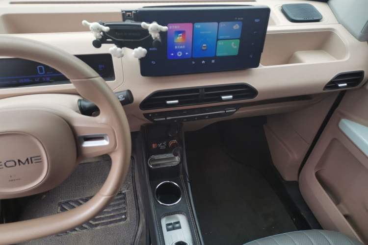 Used Geely Galaxy Panda 2023 Panda Mini 200km Endurance Bear Audio And AC Panel