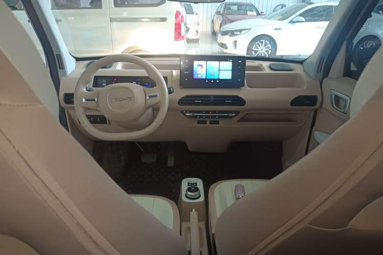 Used Geely Galaxy Panda 2023 Panda Mini 200km Endurance Bear Center Console