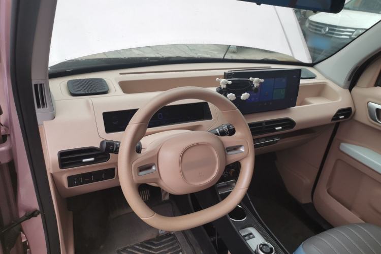 Used Geely Galaxy Panda 2023 Panda Mini 200km Endurance Bear Center Console
