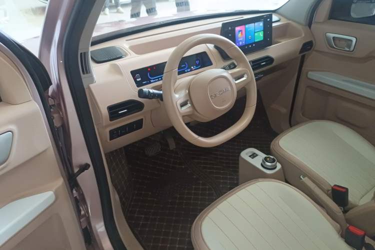 Used Geely Galaxy Panda 2023 Panda Mini 200km Endurance Bear Driver Seat