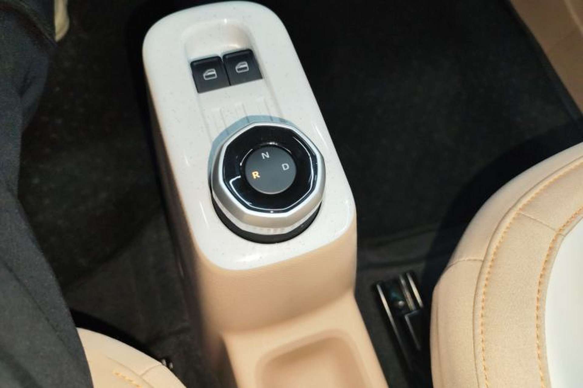 Used Geely Galaxy Panda 2023 Panda Mini 200km Endurance Bear Gear Lever