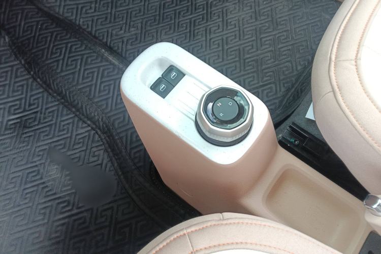 Used Geely Galaxy Panda 2023 Panda Mini 200km Endurance Bear Gear Lever