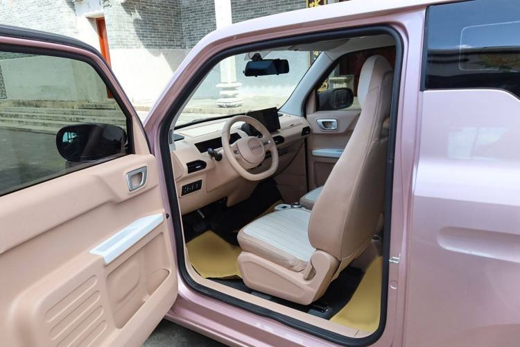 Used Geely Galaxy Panda 2023 Panda Mini 200km Endurance Bear Interior 2