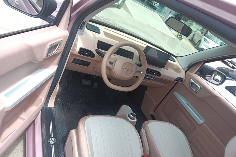 Used Geely Galaxy Panda 2023 Panda Mini 200km Endurance Bear Interior 3