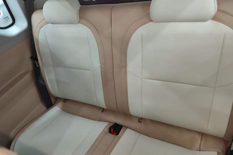 Used Geely Galaxy Panda 2023 Panda Mini 200km Endurance Bear Interior 4