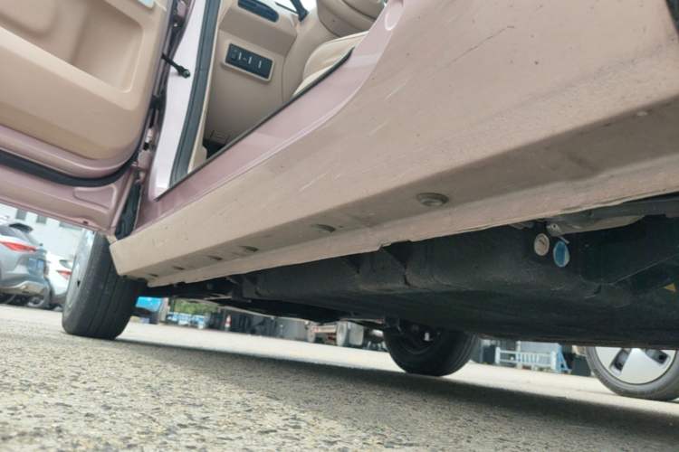 Used Geely Galaxy Panda 2023 Panda Mini 200km Endurance Bear Left Side Sill