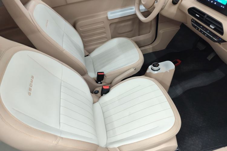 Used Geely Galaxy Panda 2023 Panda Mini 200km Endurance Bear Right Front Seat