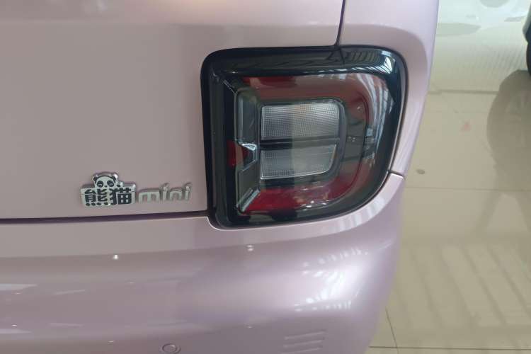 Used Geely Galaxy Panda 2023 Panda Mini 200km Endurance Bear Right Rear Taillight