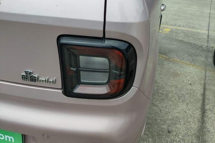 Used Geely Galaxy Panda 2023 Panda Mini 200km Endurance Bear Right Rear Taillight