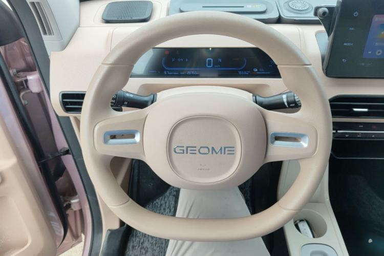 Used Geely Galaxy Panda 2023 Panda Mini 200km Endurance Bear Steering Wheel