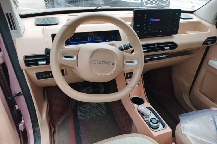 Used Geely Galaxy Panda 2023 Panda Mini 200km Endurance Bear Steering Wheel