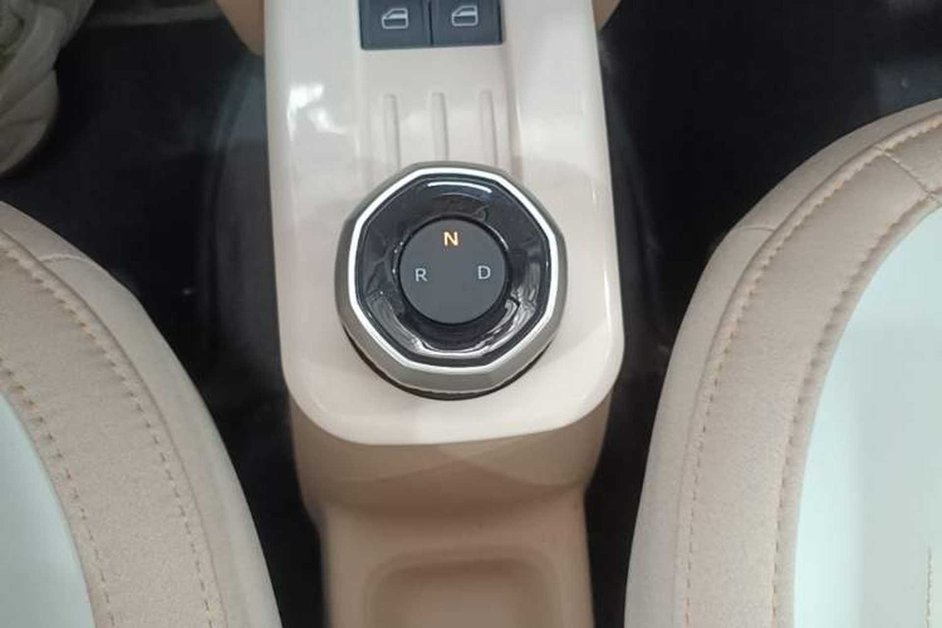 Used Geely Galaxy Panda 2023 Panda Mini 200km Endurance Bear Gear Lever