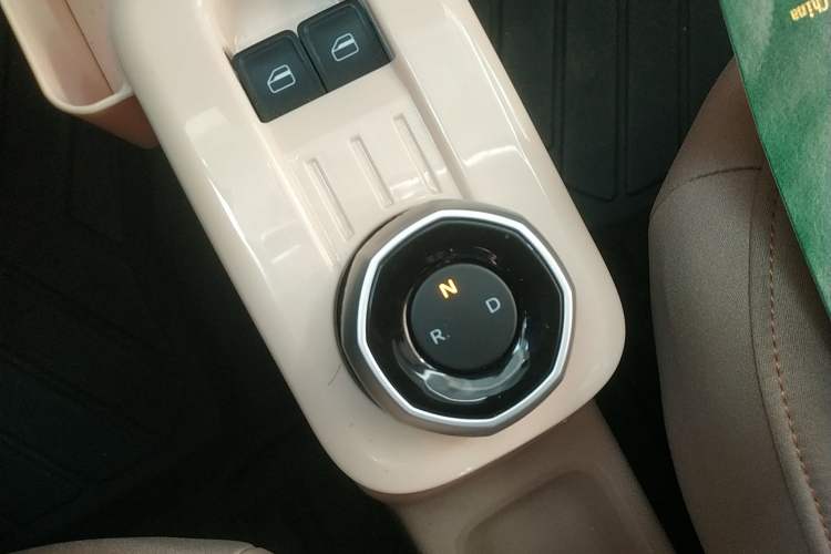 Used Geely Galaxy Panda 2023 Panda Mini 200km Dynamic Bear Gear Lever