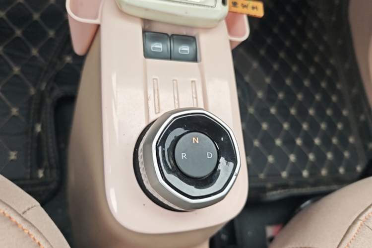 Used Geely Galaxy Panda 2023 Panda Mini 200km Endurance Bear Gear Lever