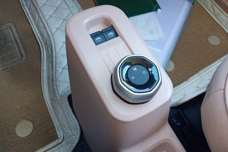 Used Geely Galaxy Panda 2023 Panda Mini 200km Endurance Bear Gear Lever