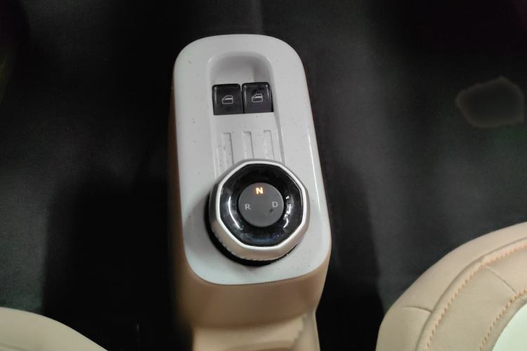 Used Geely Galaxy Panda 2023 Panda Mini 200km Endurance Bear Gear Lever