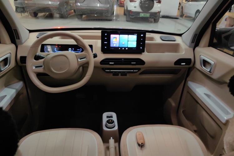 Used Geely Galaxy Panda 2023 Panda Mini 200km Endurance Bear Interior 4
