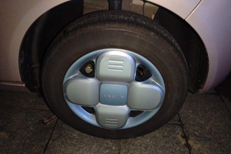 Used Geely Galaxy Panda 2023 Panda Mini 200km Endurance Bear Right Front Wheel Hub