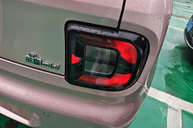 Used Geely Galaxy Panda 2023 Panda Mini 200km Endurance Bear Right Rear Taillight