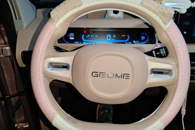 Used Geely Galaxy Panda 2023 Panda Mini 200km Endurance Bear Steering Wheel