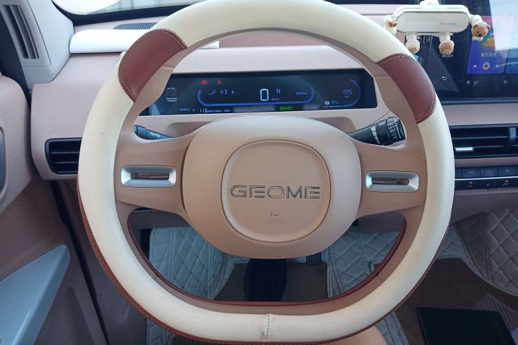 Used Geely Galaxy Panda 2023 Panda Mini 200km Endurance Bear Steering Wheel
