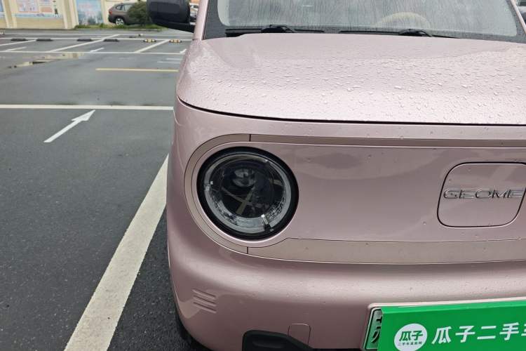 Used Geely Galaxy Panda 2023 Panda Mini 200km Endurance Bear Right Front Headlight