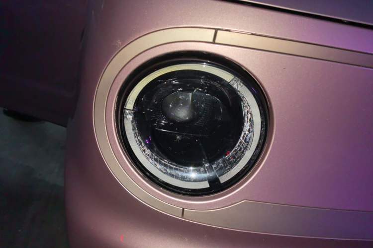Used Geely Galaxy Panda 2023 Panda Mini 200km Endurance Bear Right Front Headlight