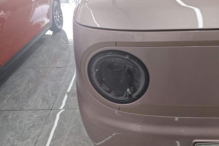 Used Geely Galaxy Panda 2023 Panda Mini 200km Endurance Bear Right Front Headlight