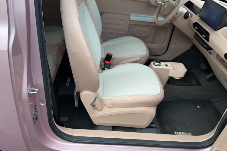Used Geely Galaxy Panda 2023 Panda Mini 200km Endurance Bear Right Front Seat
