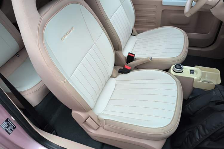 Used Geely Galaxy Panda 2023 Panda Mini 200km Endurance Bear Right Front Seat