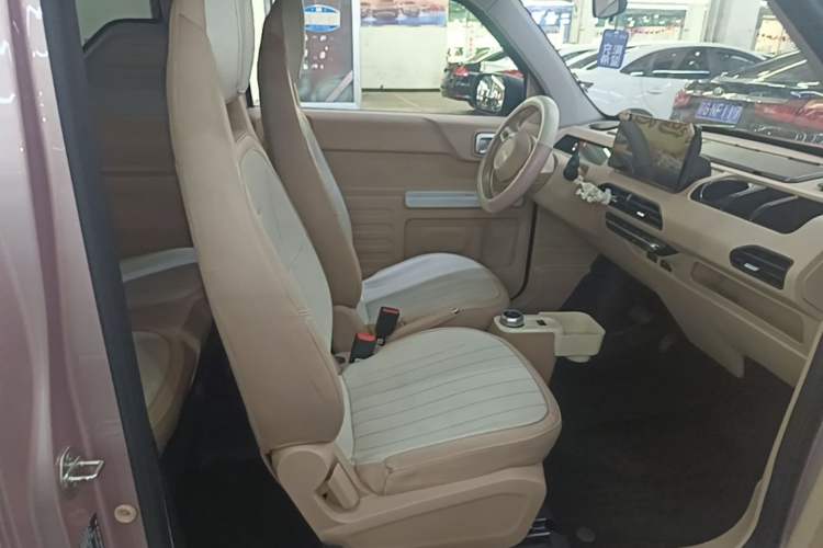 Used Geely Galaxy Panda 2023 Panda Mini 200km Endurance Bear Right Front Seat