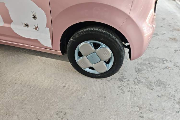 Used Geely Galaxy Panda 2023 Panda Mini 200km Endurance Bear Right Front Wheel Hub