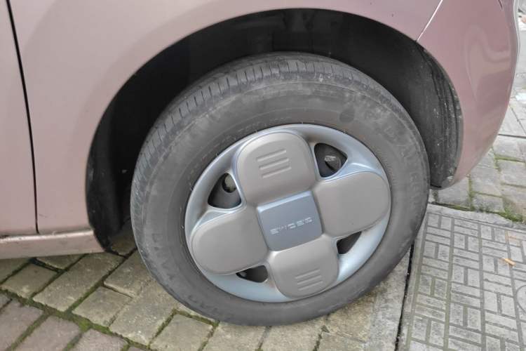 Used Geely Galaxy Panda 2023 Panda Mini 200km Endurance Bear Right Front Wheel Hub