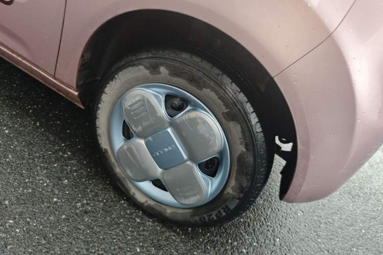 Used Geely Galaxy Panda 2023 Panda Mini 200km Endurance Bear Right Front Wheel Hub