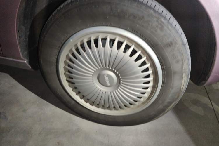 Used Geely Galaxy Panda 2023 Panda Mini 200km Endurance Bear Right Front Wheel Hub