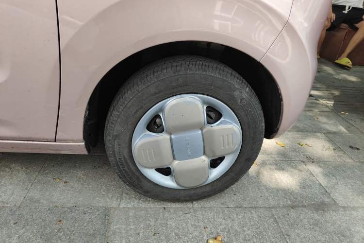Used Geely Galaxy Panda 2023 Panda Mini 200km Endurance Bear Right Front Wheel Hub