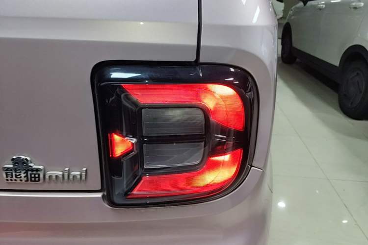 Used Geely Galaxy Panda 2023 Panda Mini 200km Endurance Bear Right Rear Taillight